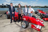 Opera&ccedil;&atilde;o Austr&aacute;lia: Barrichello chega ao pa&iacute;s para sua volta aos monopostos