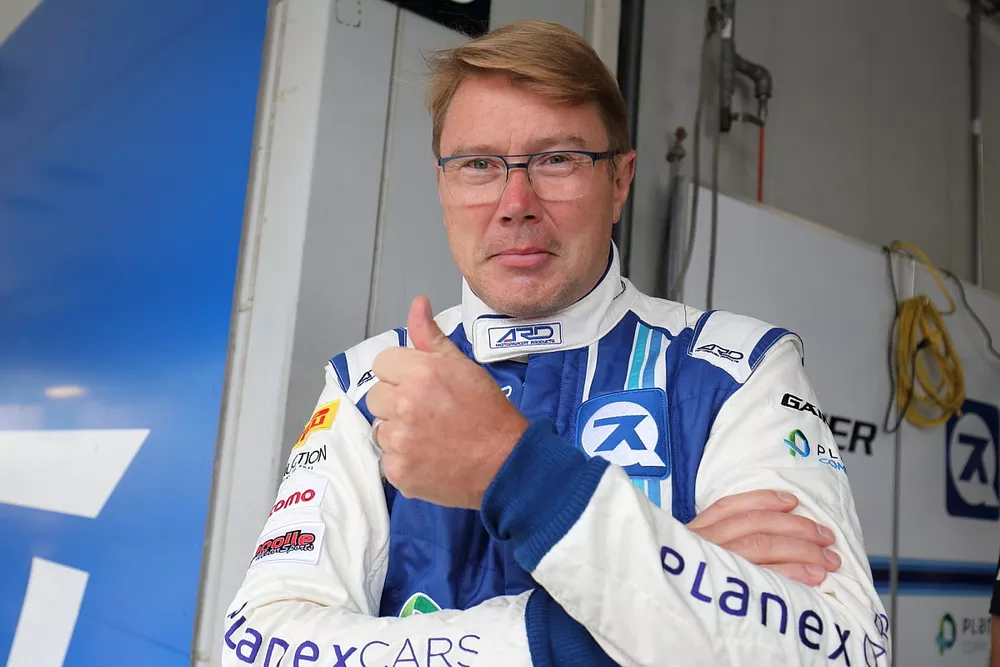 #11 Planex Smacam Racing McLaren 720S GT3: Mika Hakkinen