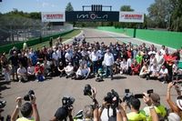 El Minardi Day marca un r&eacute;cord con 20.000 espectadores y 700 coches