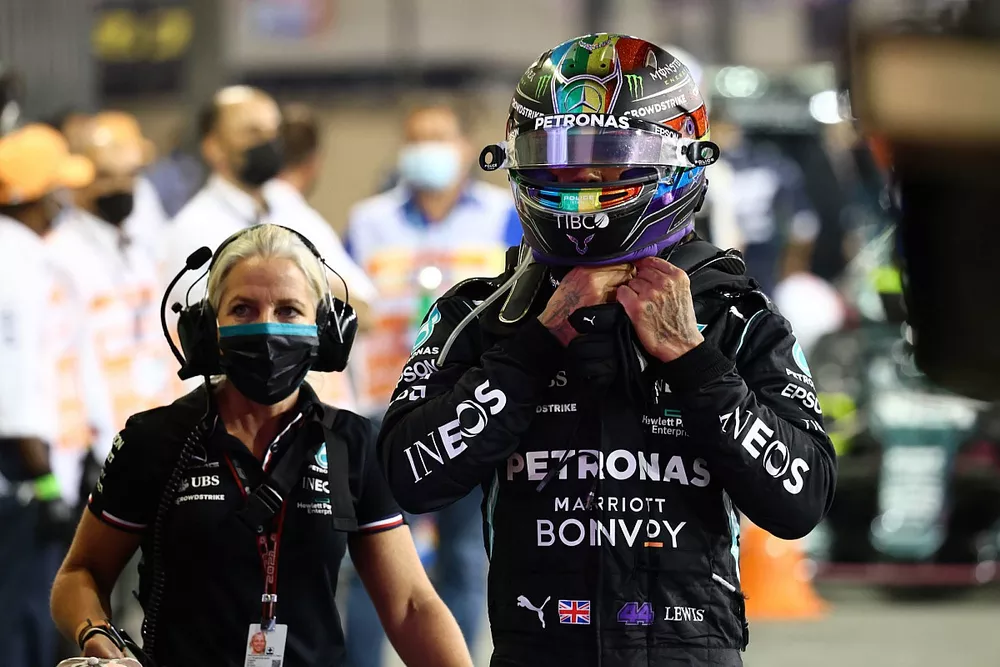 Lewis Hamilton, Mercedes, 2&ordf; posici&oacute;n, llega al Parc Ferme