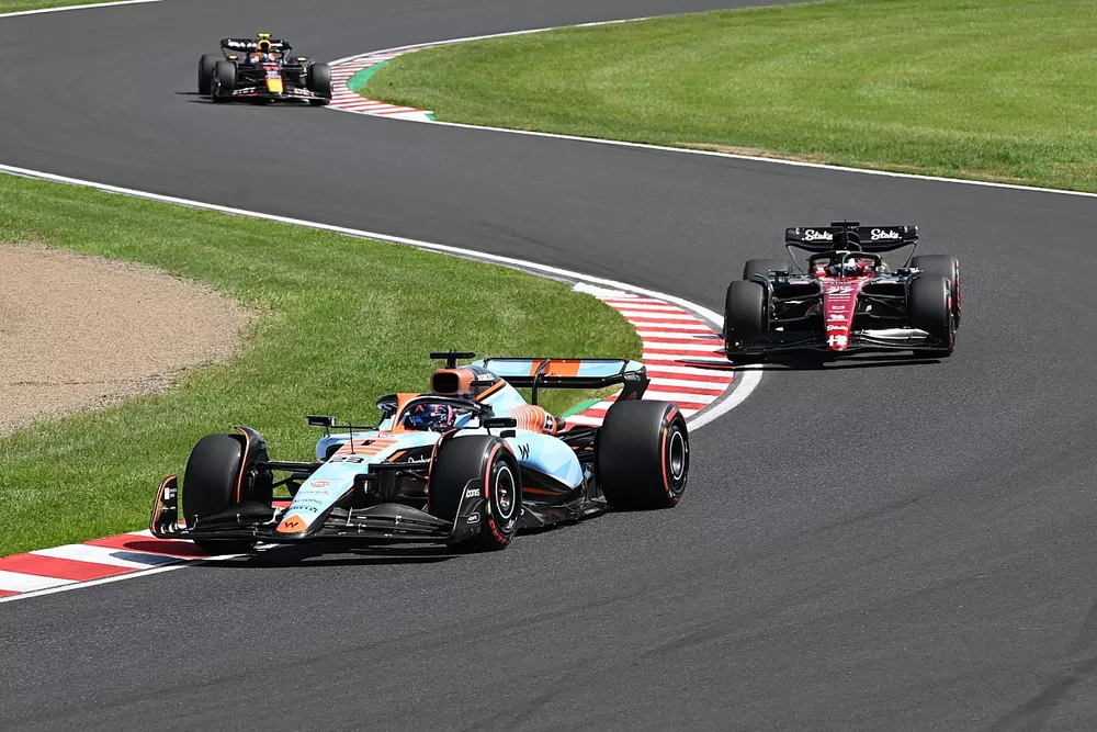Alex Albon, Williams FW45, Valtteri Bottas, Alfa Romeo C43, Sergio Perez, Red Bull Racing RB19