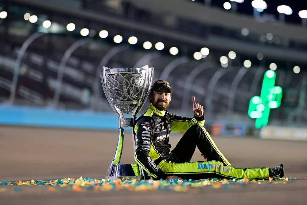 Campeón Ryan Blaney, Equipo Penske, Menards/Dutch Boy Ford Mustang