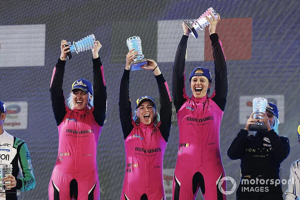 Podio: #85 Iron Dames Porsche 911 RSR - 19: Sarah Bovy, Michelle Gatting, Rahel Frey