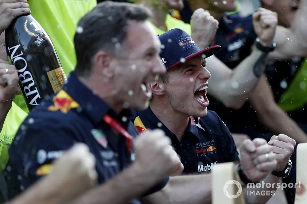 Christian Horner and Max Verstappen, Red Bull Racing celebrate with the team