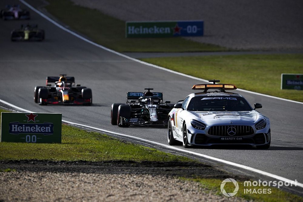 Safety Car Lewis Hamilton, Mercedes F1 W11, Max Verstappen, Red Bull Racing RB16 