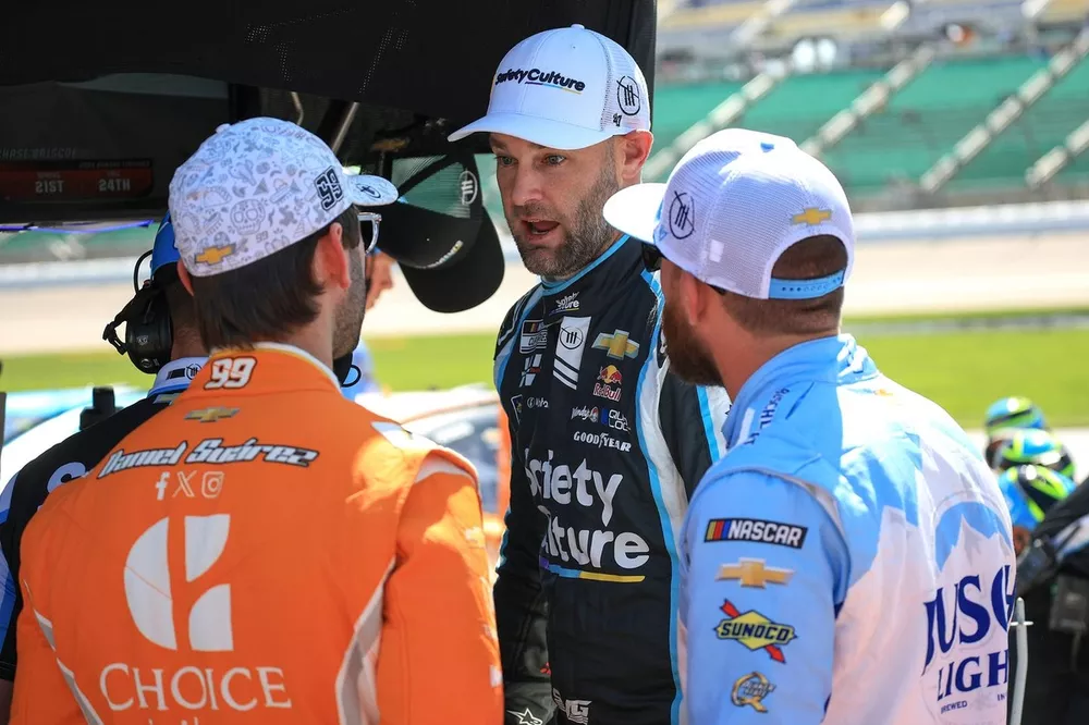 Shane van Gisbergen, Trackhouse Racing Chevrolet, Daniel Suarez, Trackhouse Chevrolet, Ross Chastain, Trackhouse Racing Chevrolet