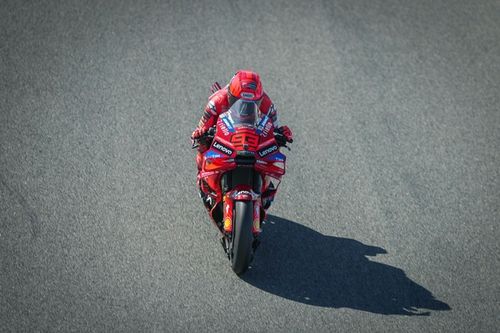 MotoGP: Marc Márquez lidera TL1 calmo em Le Mans