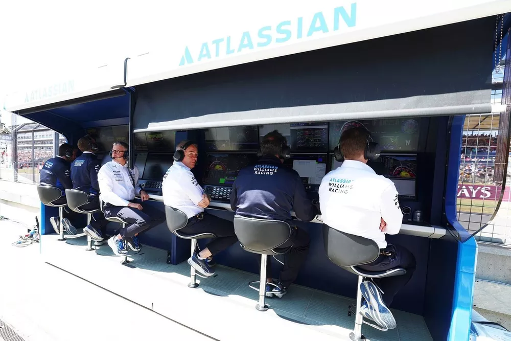 Williams team on the pit wall