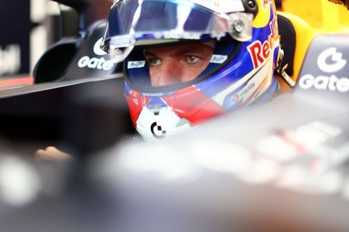 Verstappen está "muy contento' tras el viernes en Singapur, pero pide más