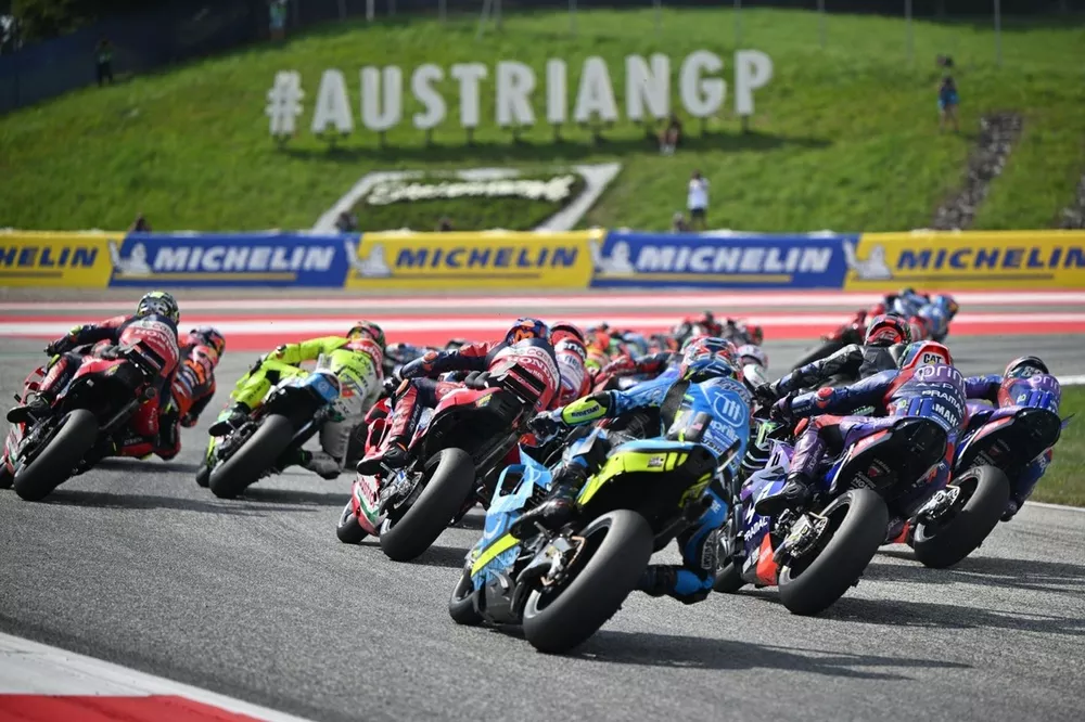 Riders take the start of the sprint race