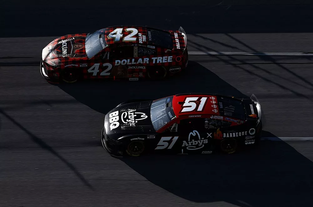 John Hunter Nemechek, Legacy Motor Club Toyota; Cody Ware, Rick Ware Racing Ford