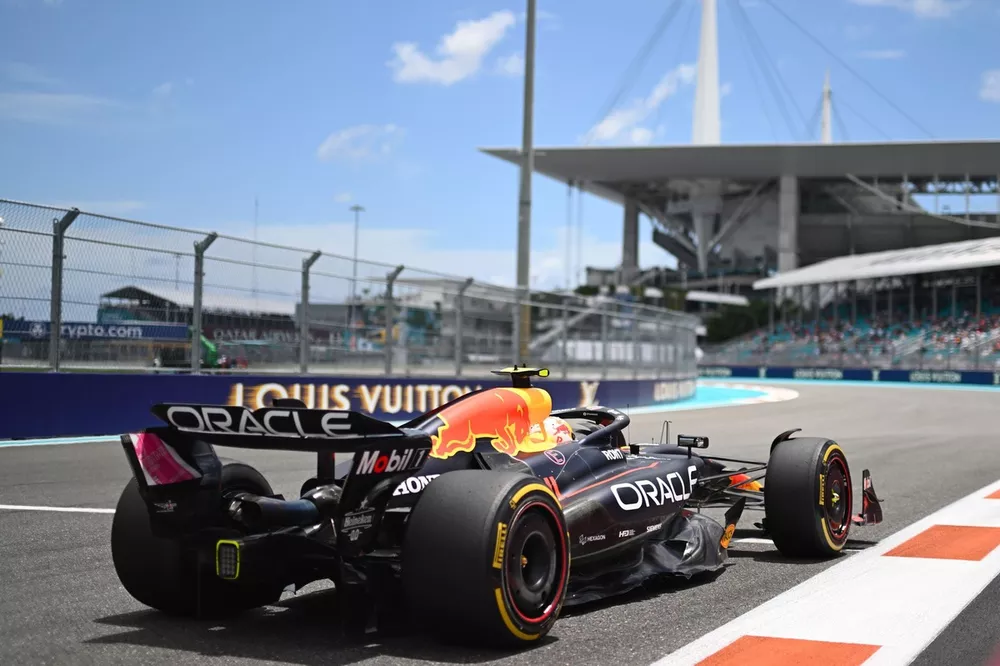 レッドブル、角田裕毅のF1マイアミGPスプリント予選SQ1敗退は「彼の