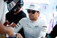 Em fim de semana ruim na pista, Piquet resgata cachorro ferido em Santiago