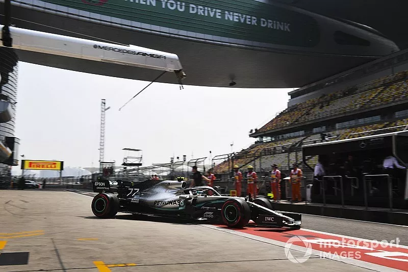 Valtteri Bottas, Mercedes AMG W10, lascia il garage