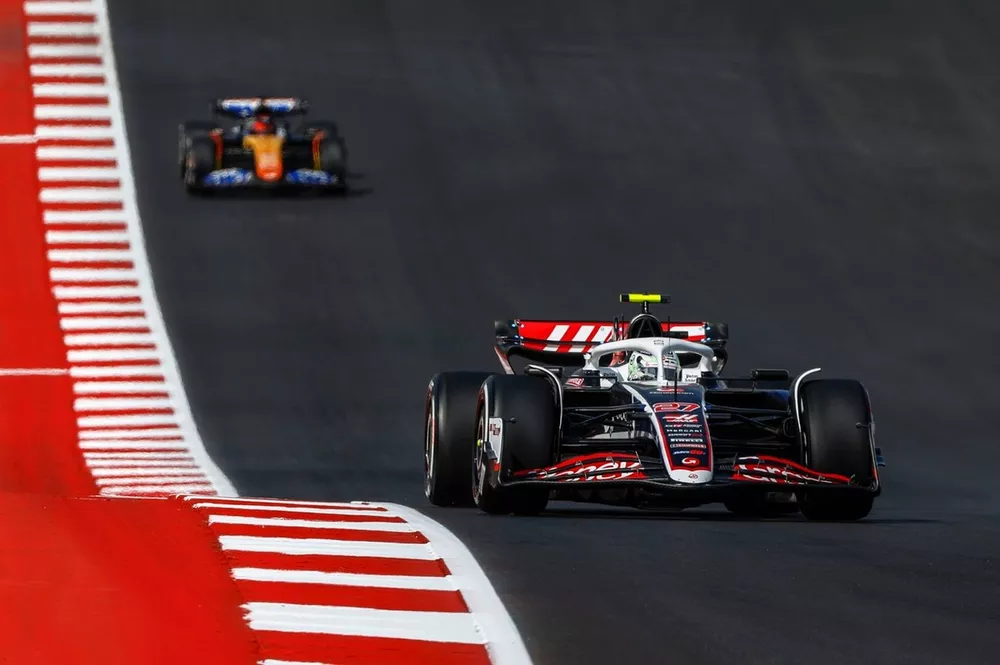 Nico Hulkenberg, Haas VF-24, Esteban Ocon, Alpine A524