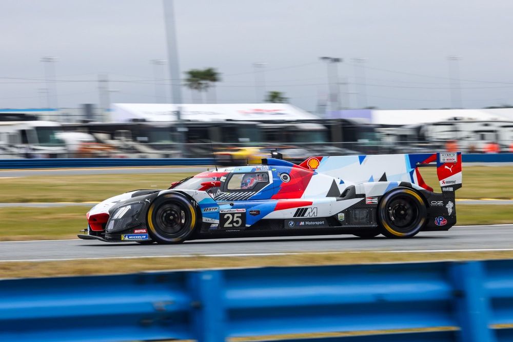 #25 BMW M Team RLL BMW M Hybrid V8: Marco Wittmann, Sheldon Van Der Linde, Robin Frijns, Rene Rast