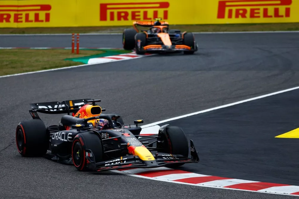 Max Verstappen, Red Bull Racing RB20, Lando Norris, McLaren MCL38