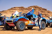 Un coche atropella a un motorista en el Dakar 2024 y acaban la etapa
