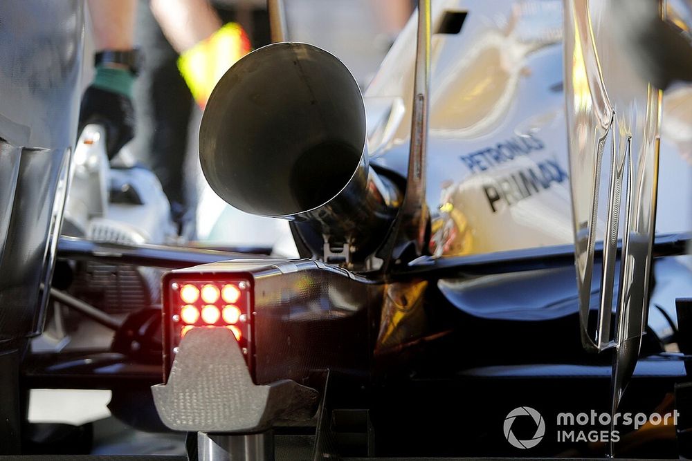 Nico Rosberg,  Mercedes AMG F1 W05 prueba una configuraci&oacute;n de escape m&aacute;s ruidosa