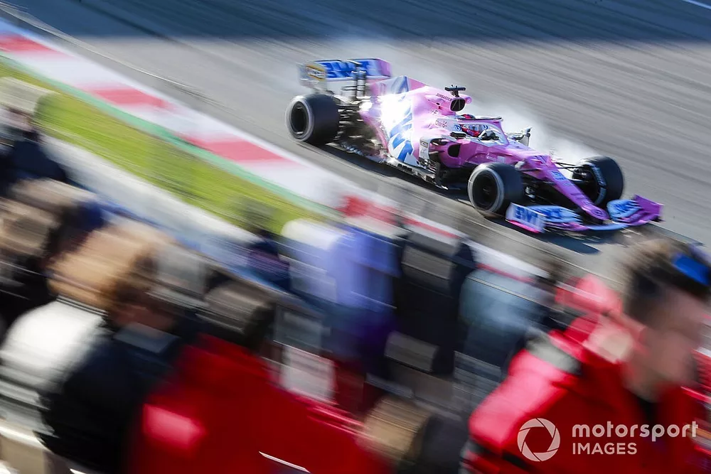Sergio Perez, Racing Point RP20, locks up 
