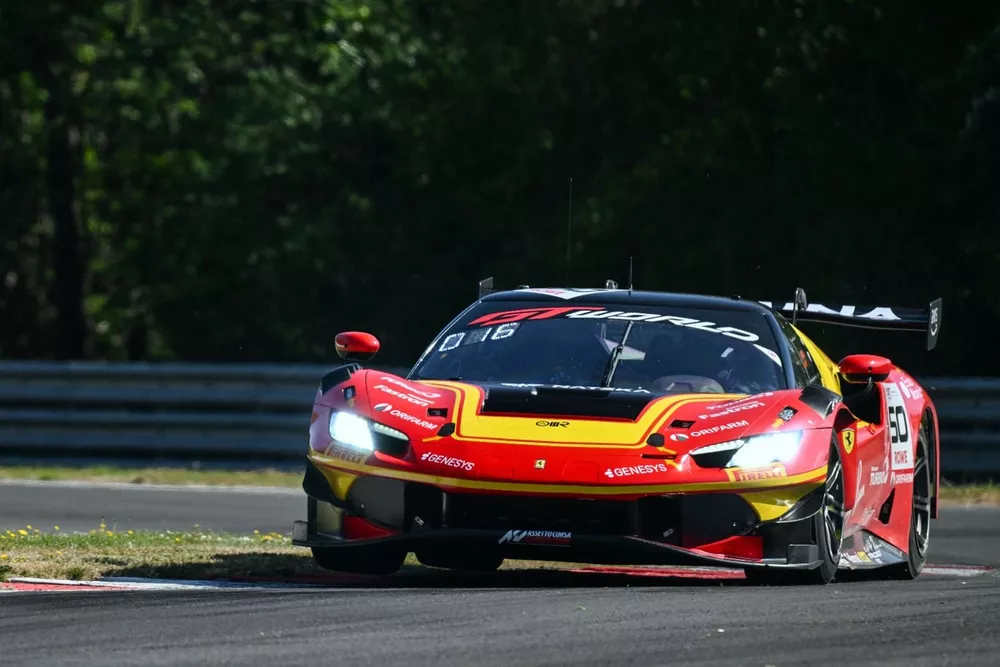 GT World | Penalità a raffica, doppio trionfo Ferrari in Gara 1 a ...