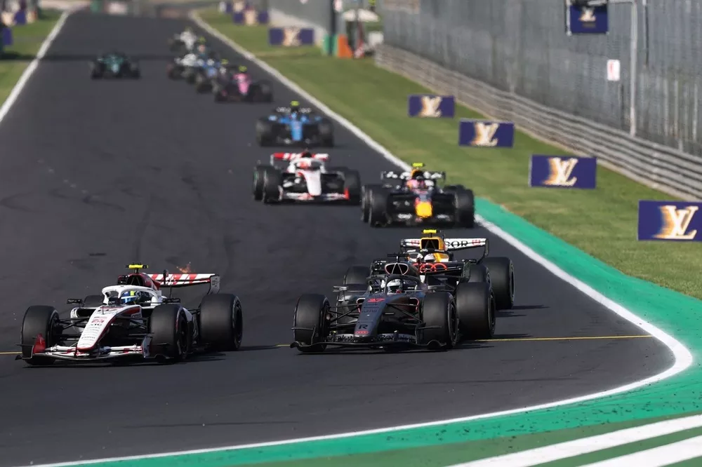 Nico Hulkenberg, Audi F1 Team, Oliver Bearman, Haas F1 Team