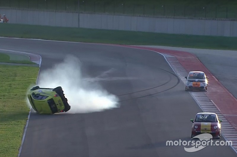 Brivido per Maffei a Misano: capotta e finisce oltre le barriere!