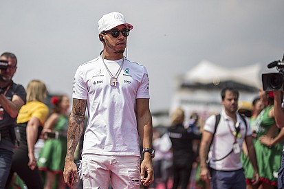 Hamilton vergi kaçırma haberlerine aldırış etmiyor