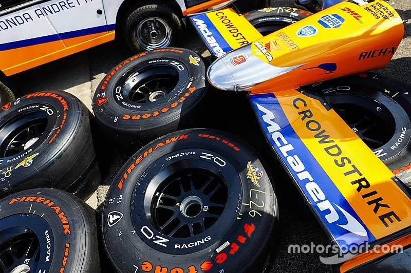Pneus Firestone et aileron avant
