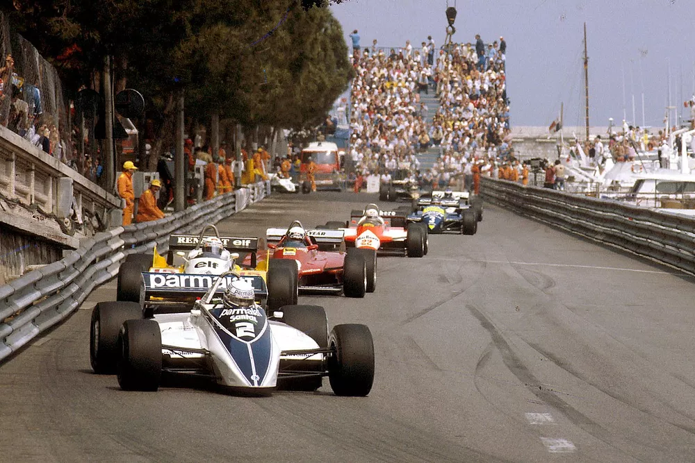 Riccardo Patrese, Brabham BT49D Ford delante de Alain Prost, Renault RE30B, Didier Pironi, Ferrari 1