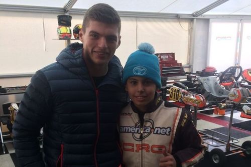 F1 - Verstappen relembra primeiro encontro com Bortoleto, durante foto no kart: "Rimos disso até hoje"