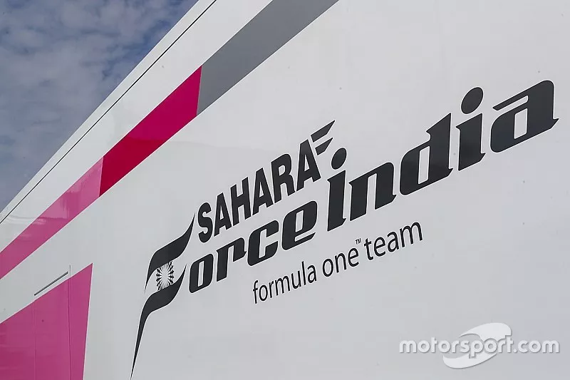 Force India logo en un cami&oacute;n