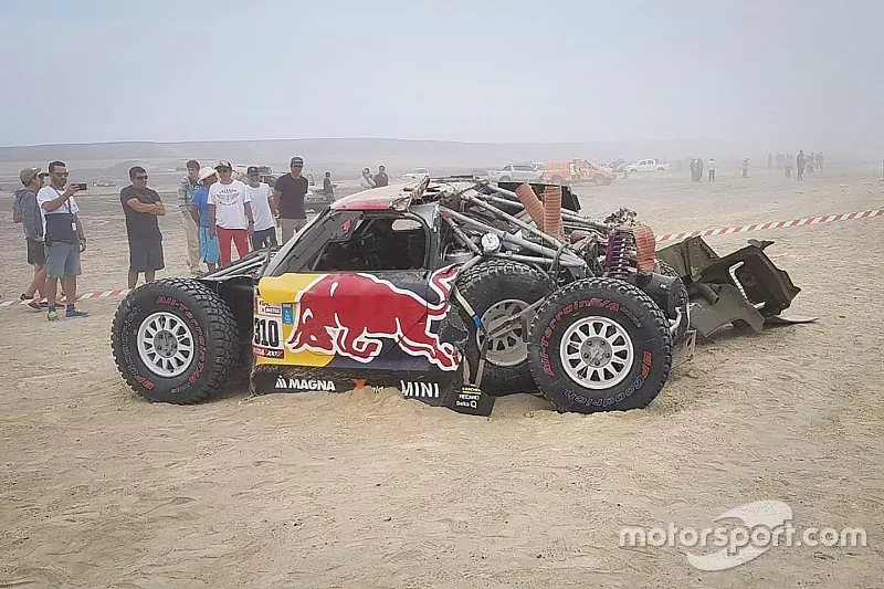 El auto #310 X-Raid Team Mini: Bryce Menzies, Peter Mortensen.
