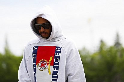 Hamilton aggódik a Mercedes motorja és a Ferrari miatt