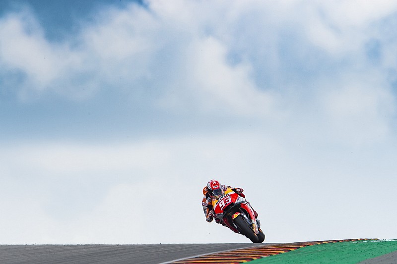Látványos képek a Német Nagydíj pénteki napjáról: Rossi, Lorenzo, Marquez...