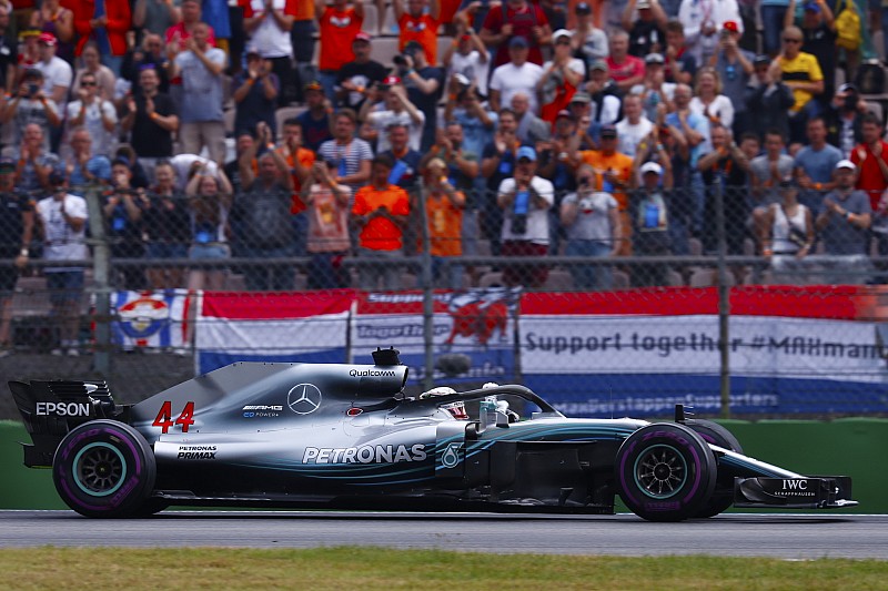 Mercedes vreesde tijdstraf en dwong Hamilton te blijven pushen