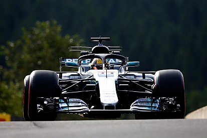 Hamilton: Mobil F1 2018 akan terasa "seperti bus"