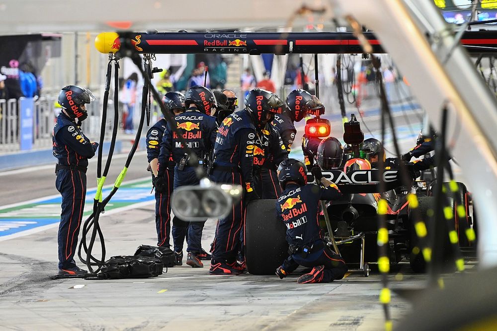 Abandono de Max Verstappen, Red Bull Racing RB18