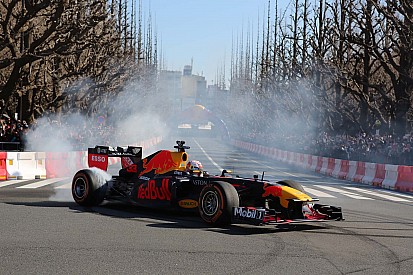 Verstappen y Gasly toman las calles de Tokio