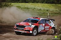 Sesks kończy sobotę na prowadzeniu