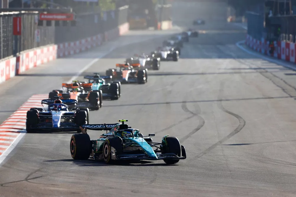 Fernando Alonso, Aston Martin AMR23, Alex Albon, Williams FW45, Lando Norris, McLaren MCL60