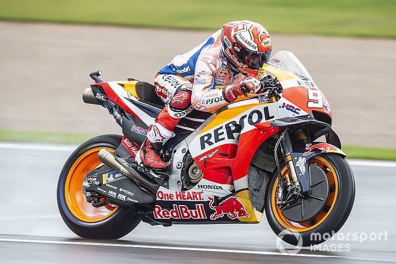 MotoGP, Valencia, Libere 4: Marquez stacca tutti sull'asciutto, Rossi in coda
