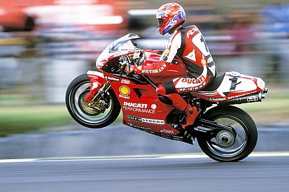 Carl Fogarty exklusiv (3/6): Die Ducati V4R weckt Erinnerungen an die 916