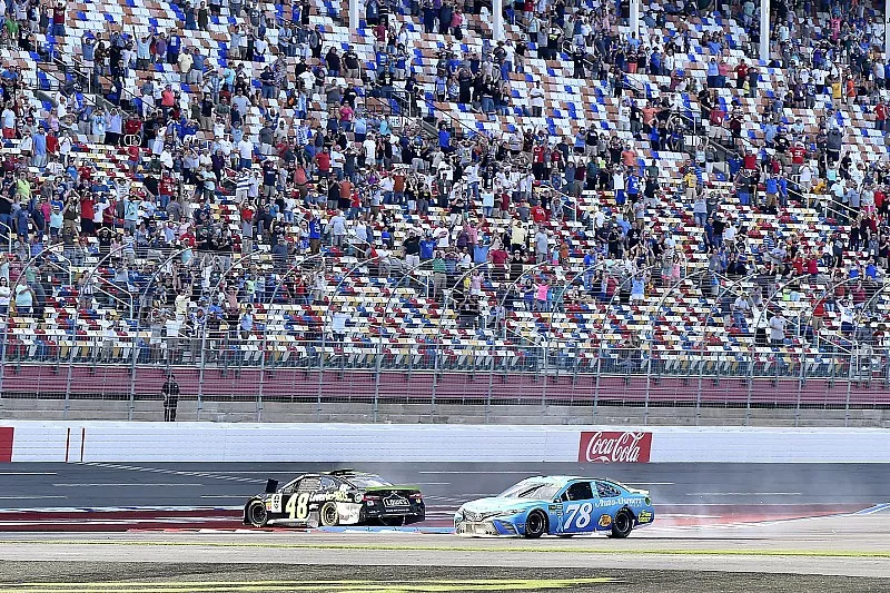 Martin Truex Jr., Furniture Row Racing, Toyota Camry Auto-Owners Insurance and Jimmie Johnson, Hendrick Motorsports, Chevrolet Camaro Lowe's for Pros