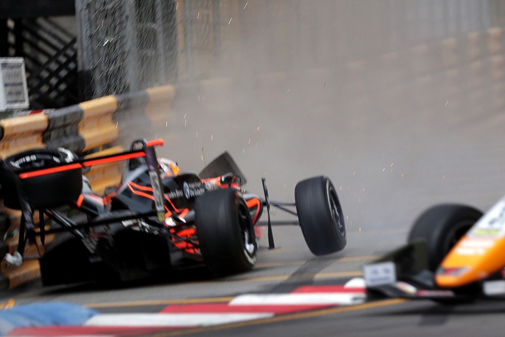 Crash of Sophia Flörsch, Van Amersfoort Racing