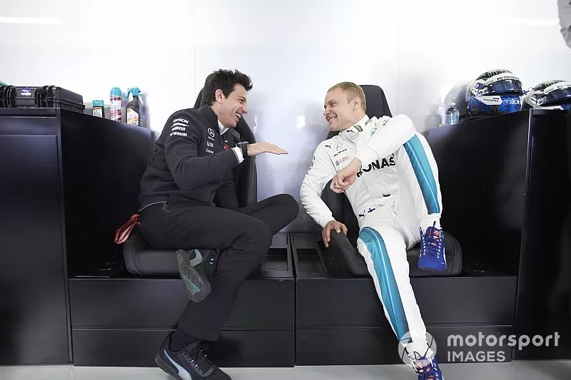 Toto Wolff, Direktör, Mercedes AMG F1 ve Valtteri Bottas, Mercedes AMG F1