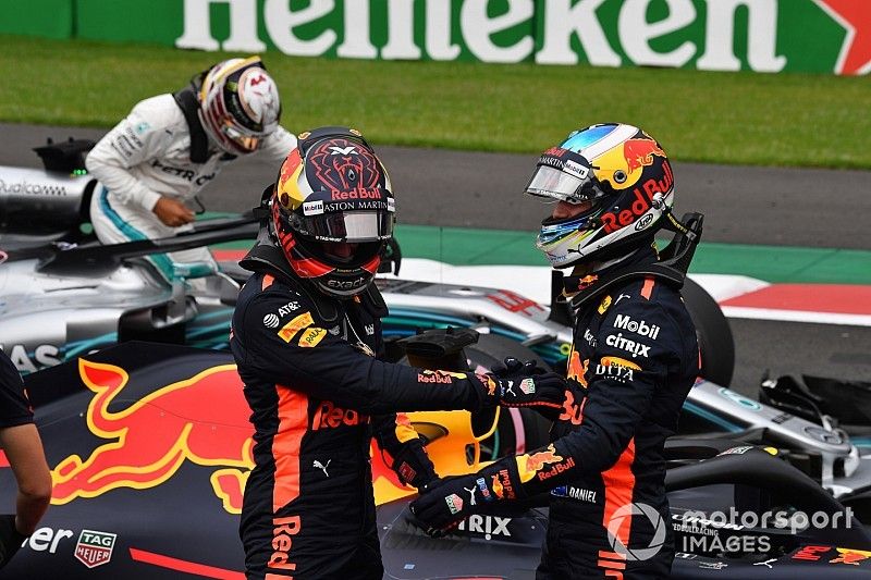 Ganador de la pole Daniel Ricciardo, Red Bull Racing y Max Verstappen, Red Bull Racing celebran en Parc Ferme 