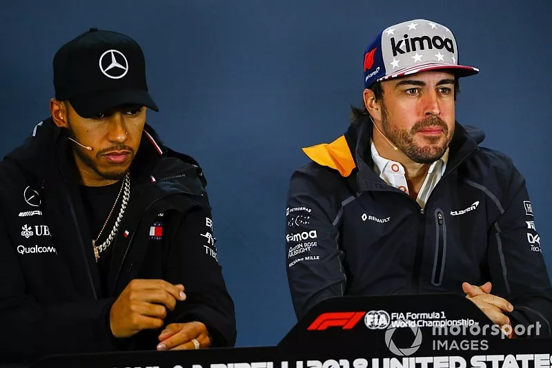 Lewis Hamilton, Mercedes AMG F1, and Fernando Alonso, McLaren, in the press conference