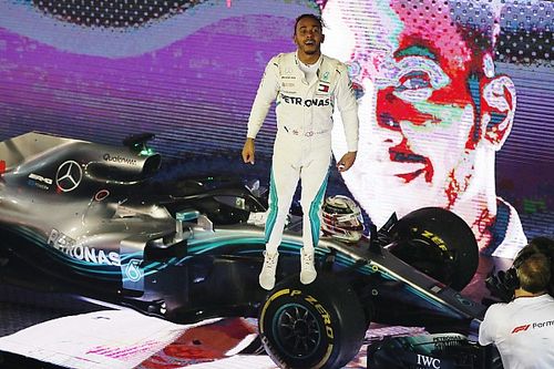 GP Singapuru: Hamilton przed Verstappenem i Vettelem