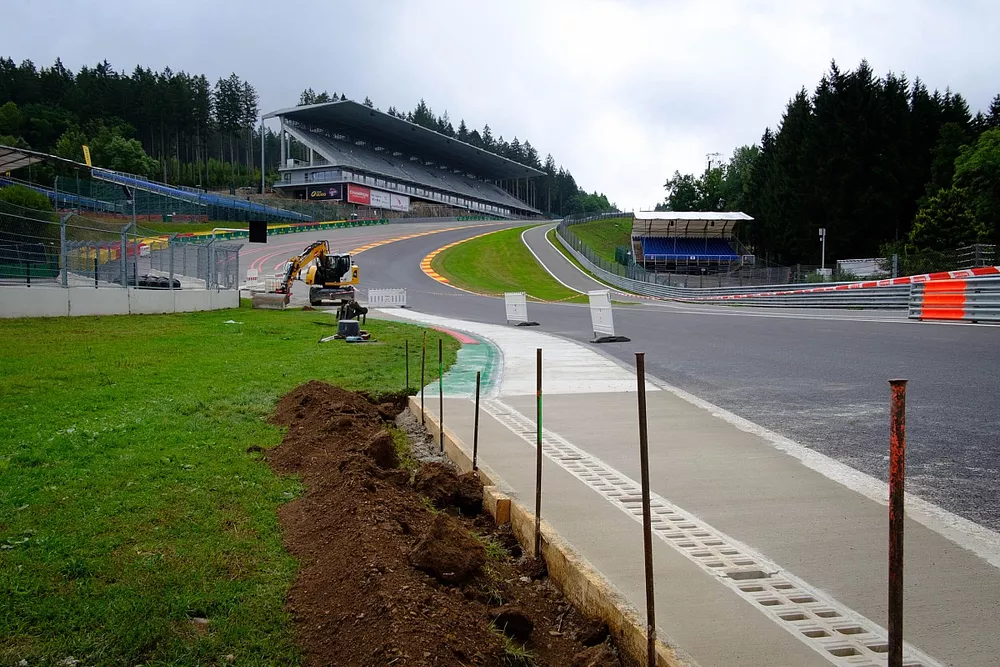 Eau rouge overview
